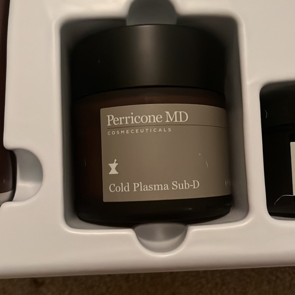 Perricone MD power treatment essentials 3 piece set - Picture 3 of 4